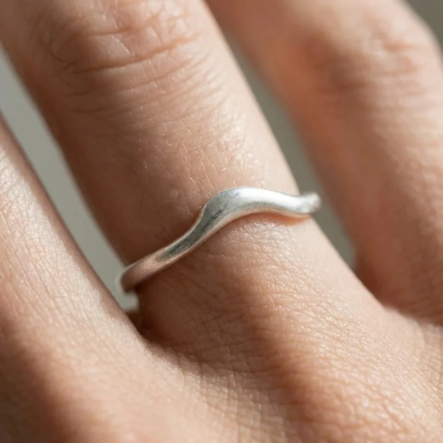 Handcrafted Wave Band Silver Ring — detail image