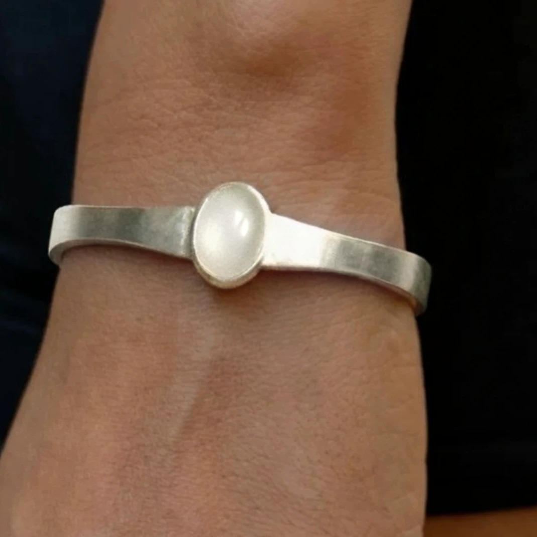 Adjustable 925 Sterling Silver & White Agate Bracelet — original source image