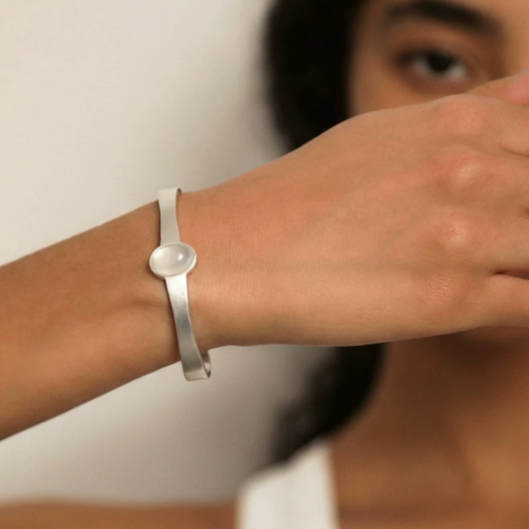 Adjustable 925 Sterling Silver & White Agate Bracelet — original source image