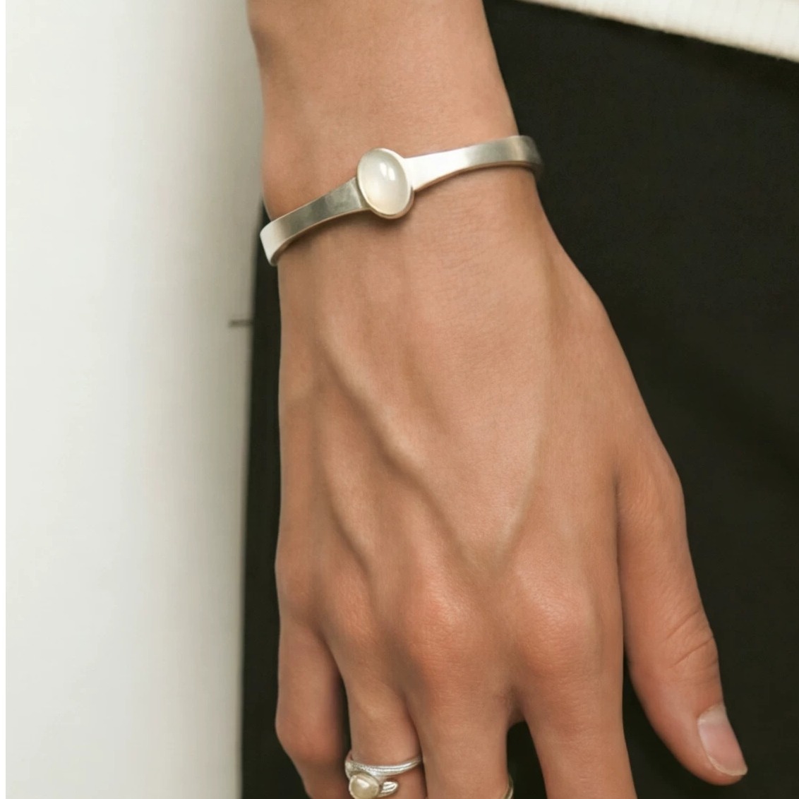 Adjustable 925 Sterling Silver & White Agate Bracelet — original source image