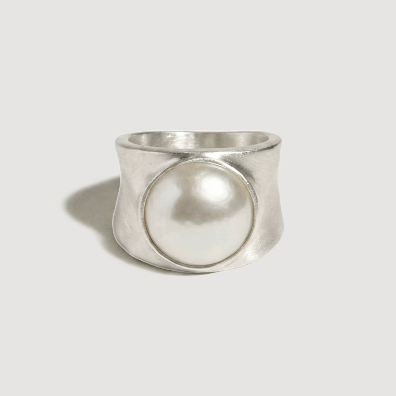 Vintage-Style Mabe Pearl Wide Band Ring — original source image