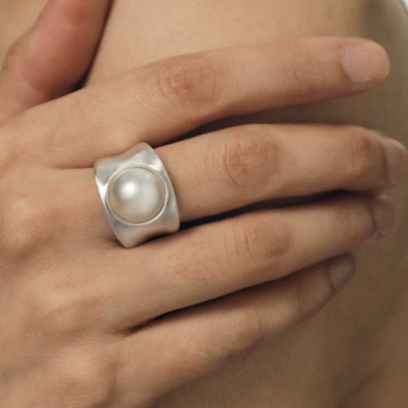 Vintage-Style Mabe Pearl Wide Band Ring — original source image