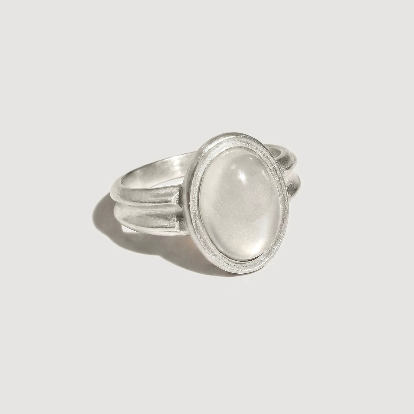 Retro Double-Ridge White Agate Adjustable Ring — original source image