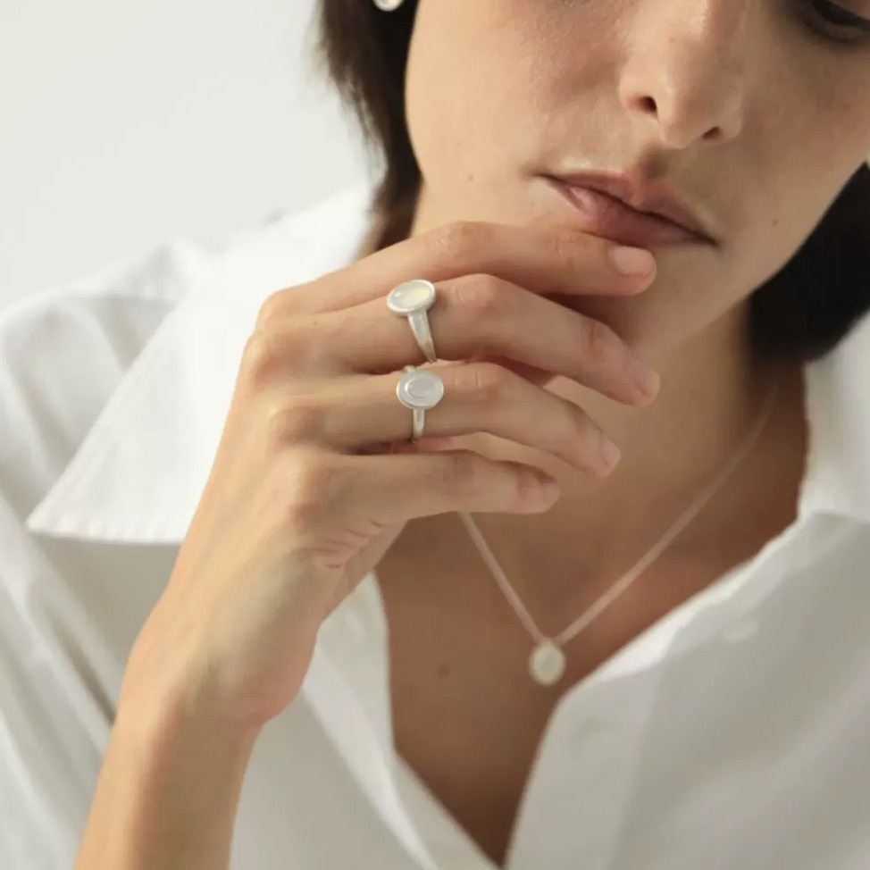 Retro Double-Ridge White Agate Adjustable Ring — original source image
