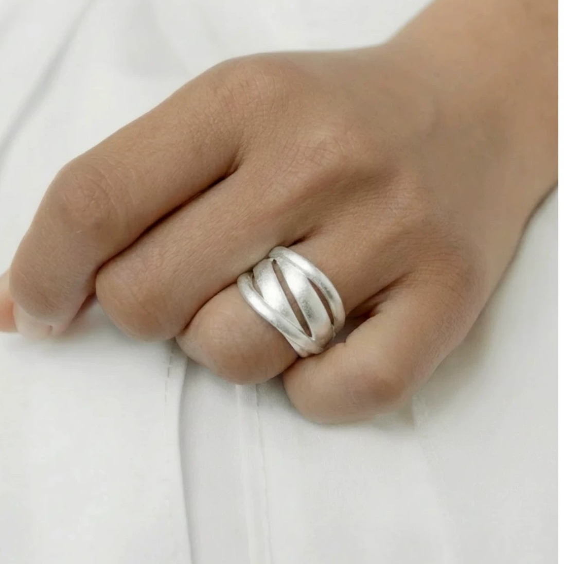 Vintage Matte Wavy Openwork Ring in Silver-Plated Copper