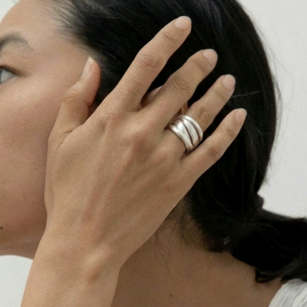 Vintage Matte Wavy Openwork Ring in Silver-Plated Copper — original source image