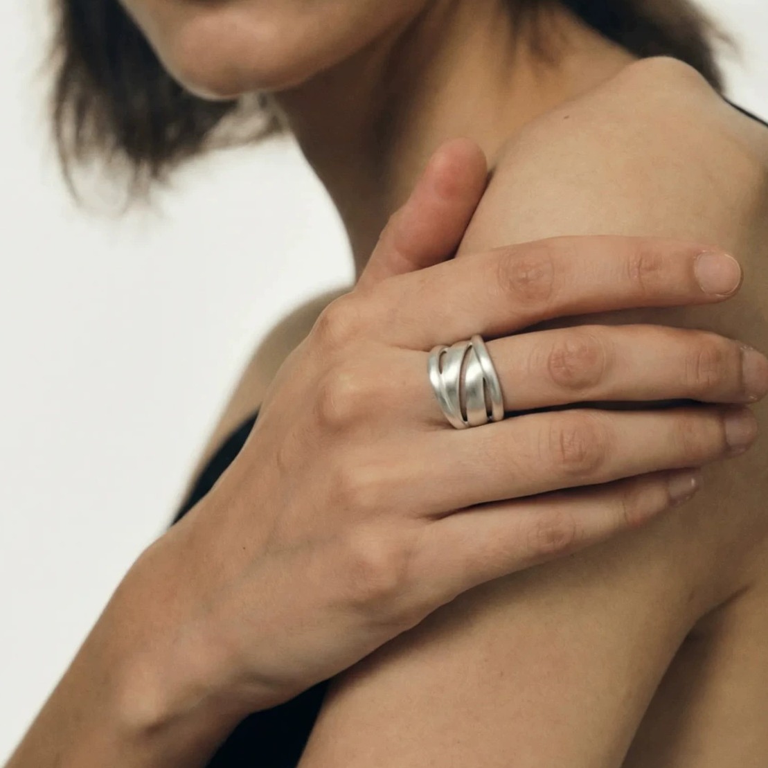 Vintage Matte Wavy Openwork Ring in Silver-Plated Copper — original source image