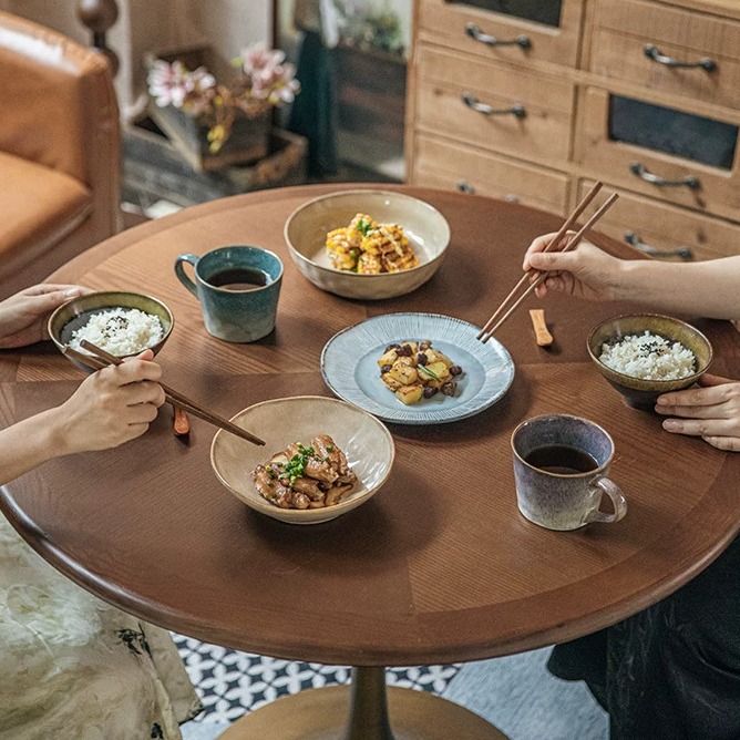 Irregular Vintage-Style Ceramic Salad Bowl - 7.5" product view